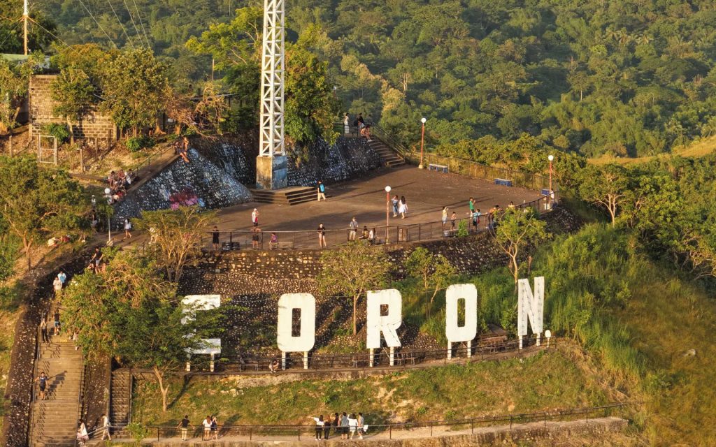 the best restaurants in coron mount tapyas pan