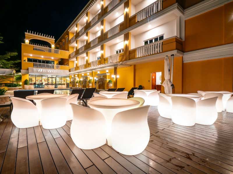 Best restaurants and party in coron